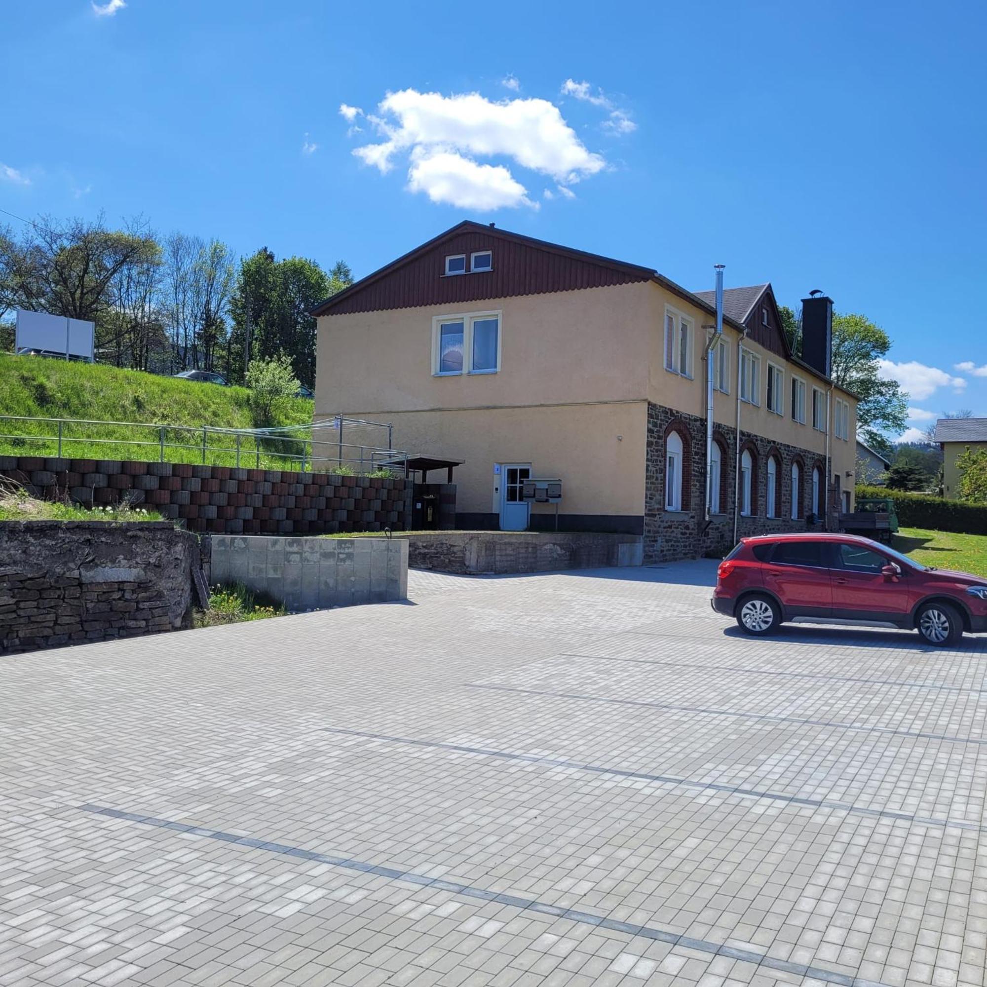 Ferienwohnungen An Der Fichtelbergbahn Cranzahl Bagian luar foto